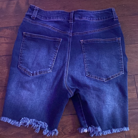 Refuge Cali Ripped Jean Shorts (Size 9) - Picture 2 of 3